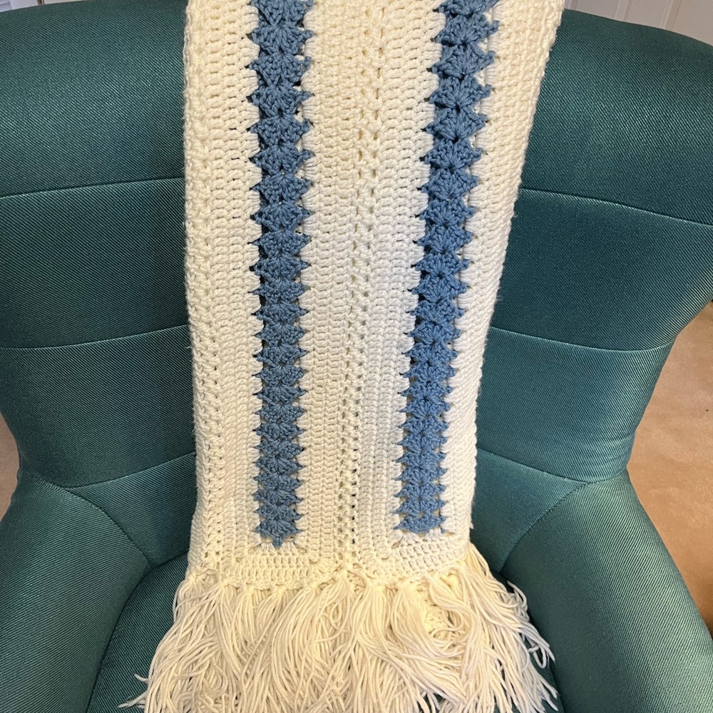 Crochet Fringe Blanket in Cream and Blue, 6ft by 4ft 3.5 in - Picture 3 of 6